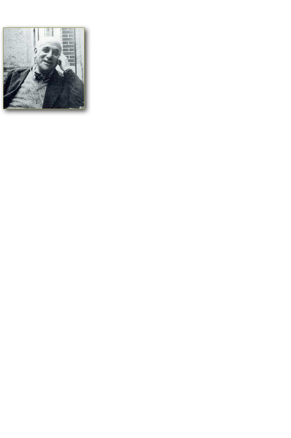 Quel hiver fut celui de 1929 ! Paris était de velours blanc, ses fenêtres en pierre de lune.

￼Cette nuit-là, cette nuit de décembre, je m’éveillai dans la douillette chambre, hôtel Nollet. Je m’éveillai avec les raisons hagardes de la folie. Dans la douillette chambre, chaudement, de laine épaisse, à cause du gel, je m’habillai (il était bien deux heures…) avec de bons gants velus et les raisons hagardes de la folie.

« Par ce froid, par cette nuit, par cette neige, où donc allez-vous à cette heure ? demandait le veilleur de nuit, à cette heure vous ne trouverez pas de taxi. » « Veilleur de nuit, je vais au Cirque du Temple ! » Quel hiver fut celui de 1929. Paris était de velours blanc, ses fenêtres en pierre de lune et chaque rue : ombre et lumière.

« Chauffeur transi, conduisez-moi, allez donc, je vous en prie, boulevard du Temple, au 108.  C’était le seul taxi, le seul, courant dans Paris à cette heure et dans la neige non souillée, à cette heure non souillée. Ah ! qu’il avait neigé ! Alors mes yeux de feu, mes yeux d’apparition mystique ont contemplé cette fenêtre, la fenêtre où tu dors parmi les liens de tes parents, où tu dors, moi assis sur la neige d’un banc et ta fenêtre, ta fenêtre en pierre de lune.

« C’est-y que vous êtes un somnambule, demanda le chauffeur de taxi, inquiet, car d’un malfaiteur, vous n’en avez point l’air. Sa maison était devant moi, sa maison avec la fenêtre, pareille à toutes les fenêtres : nacre, mica ou pierre de lune ; alors dans un rêve ou dans un sourire, comme un ange descendu exprès pour elle d’un paradis, j’allai toucher cette maison, – ôtez vos gants, ôtez vos gants ! – puis la porte de sa maison. 

Ô toi qui dors à cet étage parmi les liens de tes parents, sens-tu qu’on touche à ta maison ? Verras-tu dans ton rêve, endormie, celui qui touche à la porte, à cette porte de ta maison. Ôtez vos gants, ôtez vos gants. 

Le taxi rama, ramena, presque évanoui de joie, de froid, d’amour, un homme en pleurs, en pleurs de joie, d’amour, de froid, d’amour, un homme en pleurs.

Déjà, dit le veilleur de nuit, la nuit presque endormi, le veilleur de nuit de l’hôtel Nollet. Si c’était un mannequin mécanique, une victime hypnotisée… il monta l’escalier, charmant, étroit, doré de la minuterie… Si c’était moi… ou elle en moi : je ne sais qui c’était : moi ? elle en moi ? Elle, je la voyais le jour et la nuit et non chaque jour et non chaque nuit, elle ne sut rien de cette nuit de décembre, en elle, en moi, de cette visite nocturne vers le mur blanc, vers la porte du chêne, en ce Paris de velours blanc, de pierre de lune, ombre et lumière en chaque rue,… ne sut rien de cette visite. 

Après la mort de mon amour, oh ! de longs mois après, la douleur et la joie d’avoir aimé (t’aimè-je encore ?) après l’obscur charnier des ruptures sanglantes, et morte et mort et toi en moi, et moi en toi, et morte et mort, moi que voici et toi que là-bas, je te parlai, ô l’angélique, je te parlai de cette visite dans la neige à la porte de ta maison en ce Paris de velours blanc, de pierre de lune, ombre et lumière en chaque rue.

« Je savais que vous êtes fou, car, tous les médecins vous le diront, les plus vrais fous sont les plus calmes. »

Et morte, et mort et toi en moi et moi en toi, et morte et mort, moi que voici et toi là-bas.
























































































